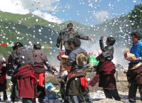 Ritual at the sacred lake at Xiahe