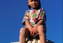 Erik 4 år på ett  tempel