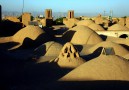 Yazd uppifrån. Lägg märke till vindtornen