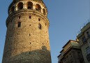 Galatatornet vakar fortfarande över staden