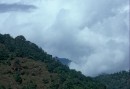 En av Annapurnas toppar sett från mellersta Nepal