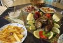 Alltid god mat i Syrien - här nygrillad fisk