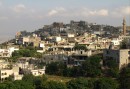 Byn Qalaat al Hosn intill korsriddarborgen Krak des Chevaliers