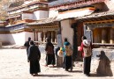 Women next to prayer wheel in Gyantse