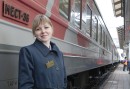Du hinner se många tåg och många stationer under resan
