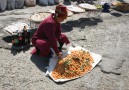 Marknad längs vägen i bergen