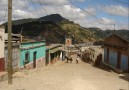 Bakgata på Guatemalas högland