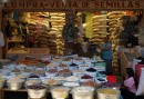 Böner och gryn till salu på marknaden i Oaxaca