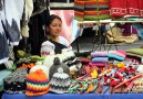 Hantverk finns att köpa på marknaden i Otavalo