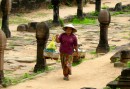Kvinna vid Wat Phu