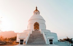 Vackra World Peace Pagoda utanför Pokhara
