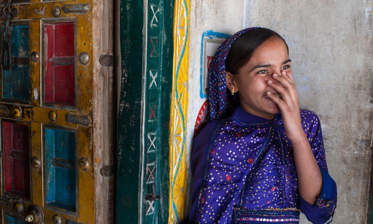 Vänlig mottagande under tur i Great Rann of Kutch