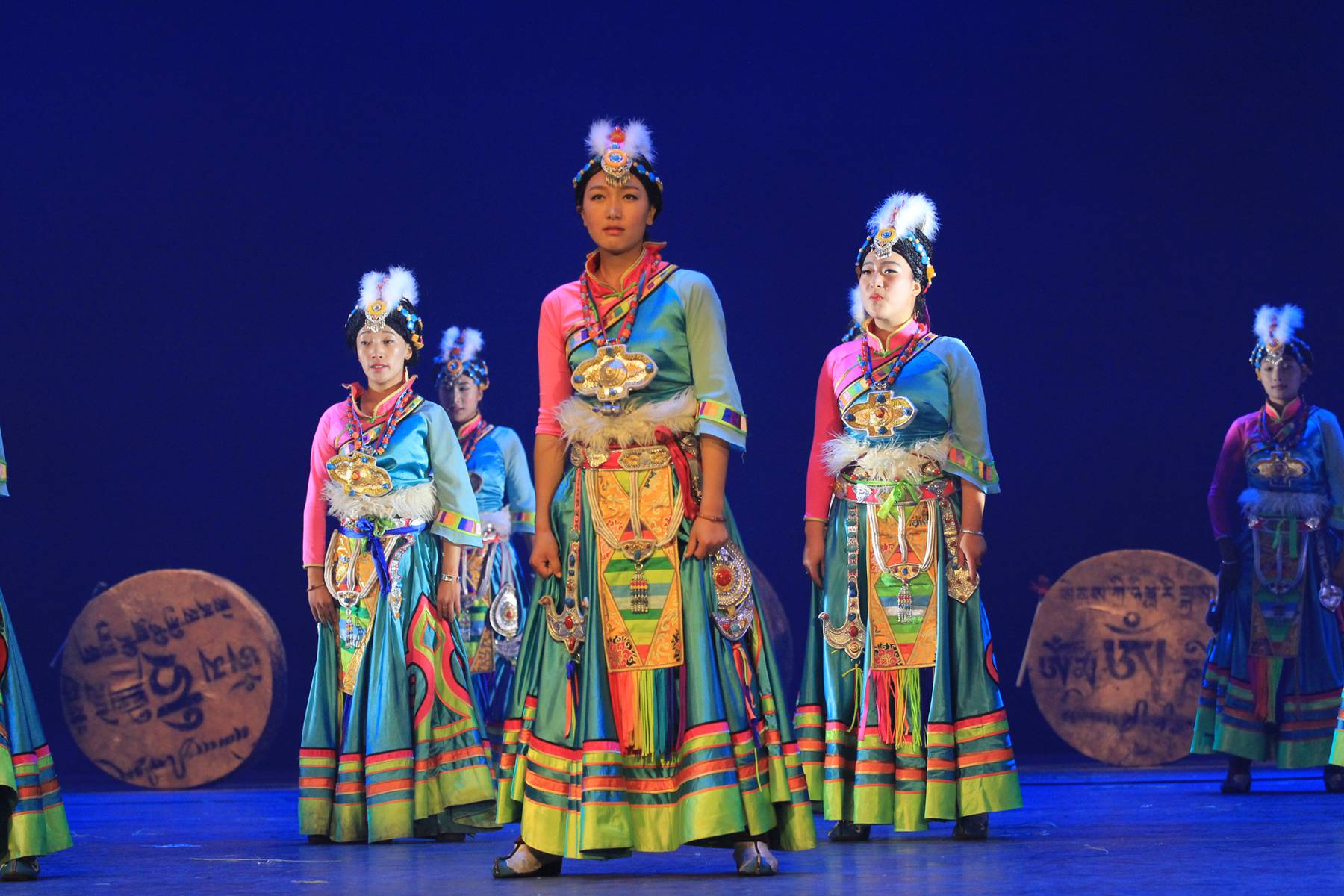 Uppträdande med tibetansk musik och dans i Lijiang