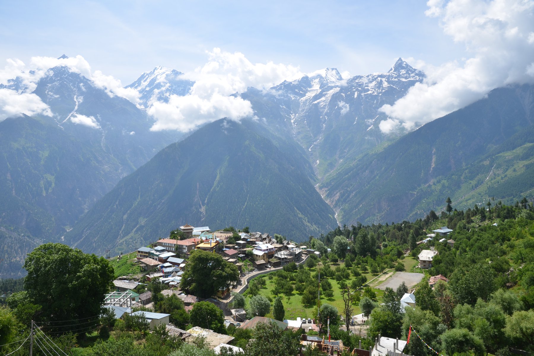 Magiska Kalpa med utsikt över Kinner Kailash