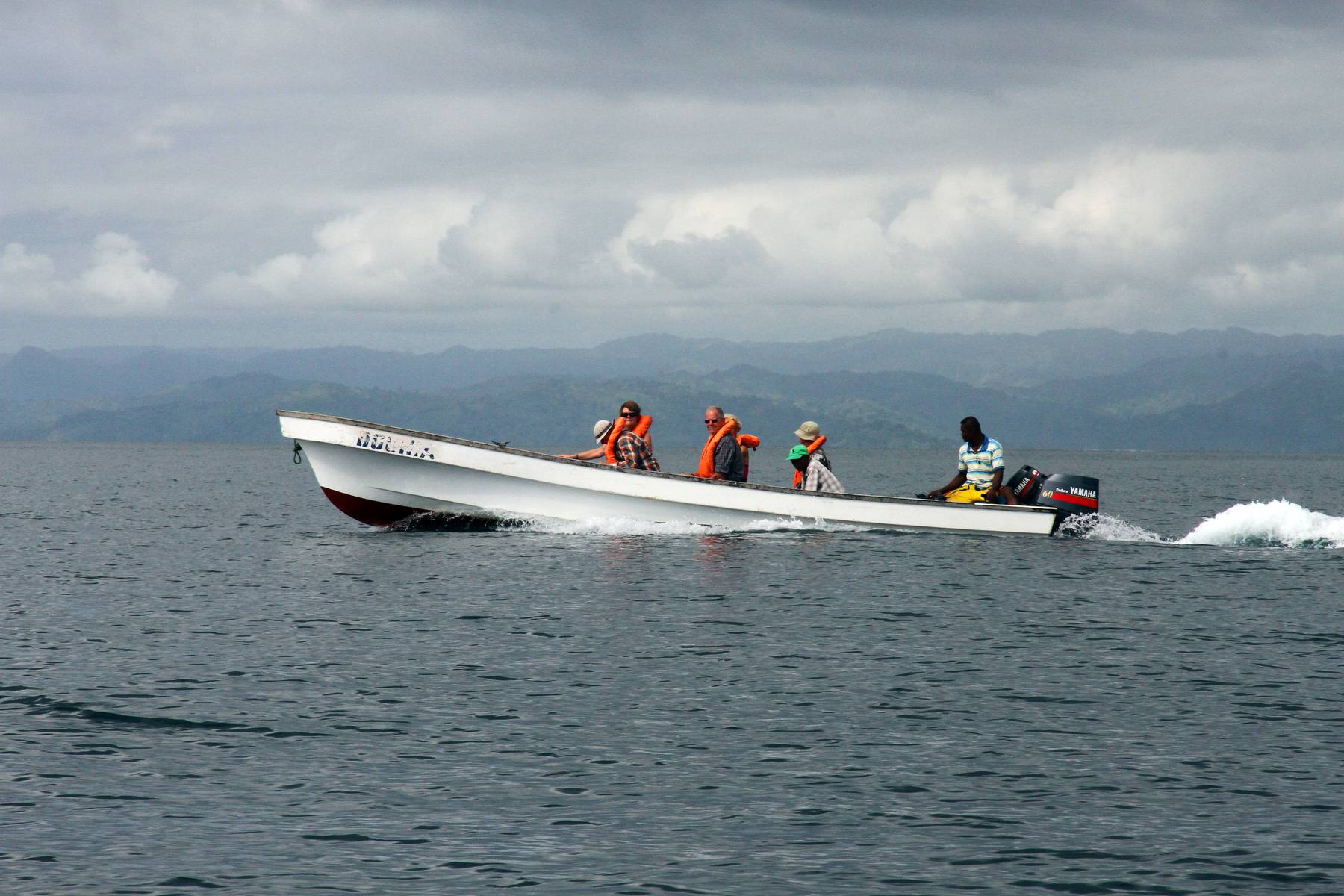 Med små snabba båtar till Nosy Mangabe och Masoala
