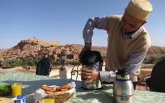 Frukost på hotelltaket vis Ait Benhaddou