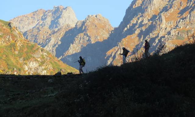 Vandring med pilgrimer i Himalaya