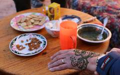 Henna tatuering i Sahara