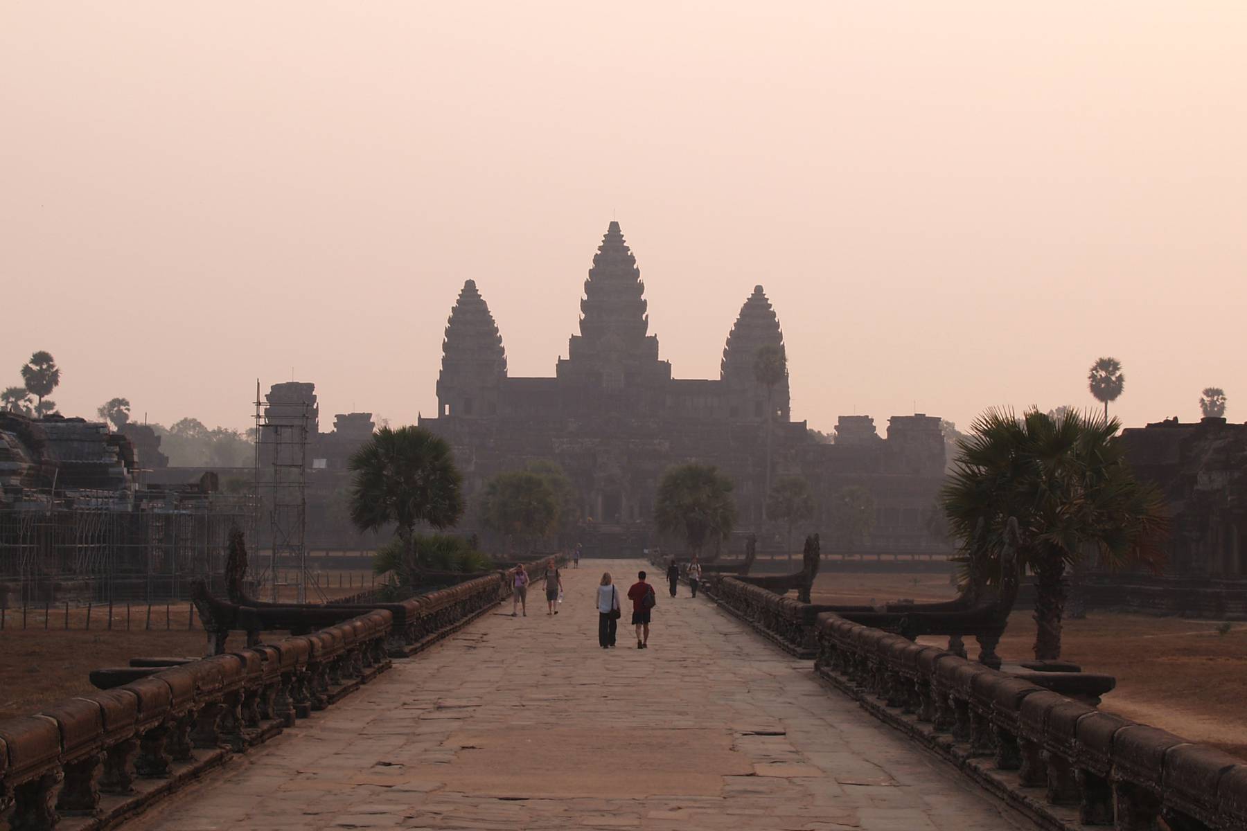 Angkor Wat är praktfullt i kvällsljus
