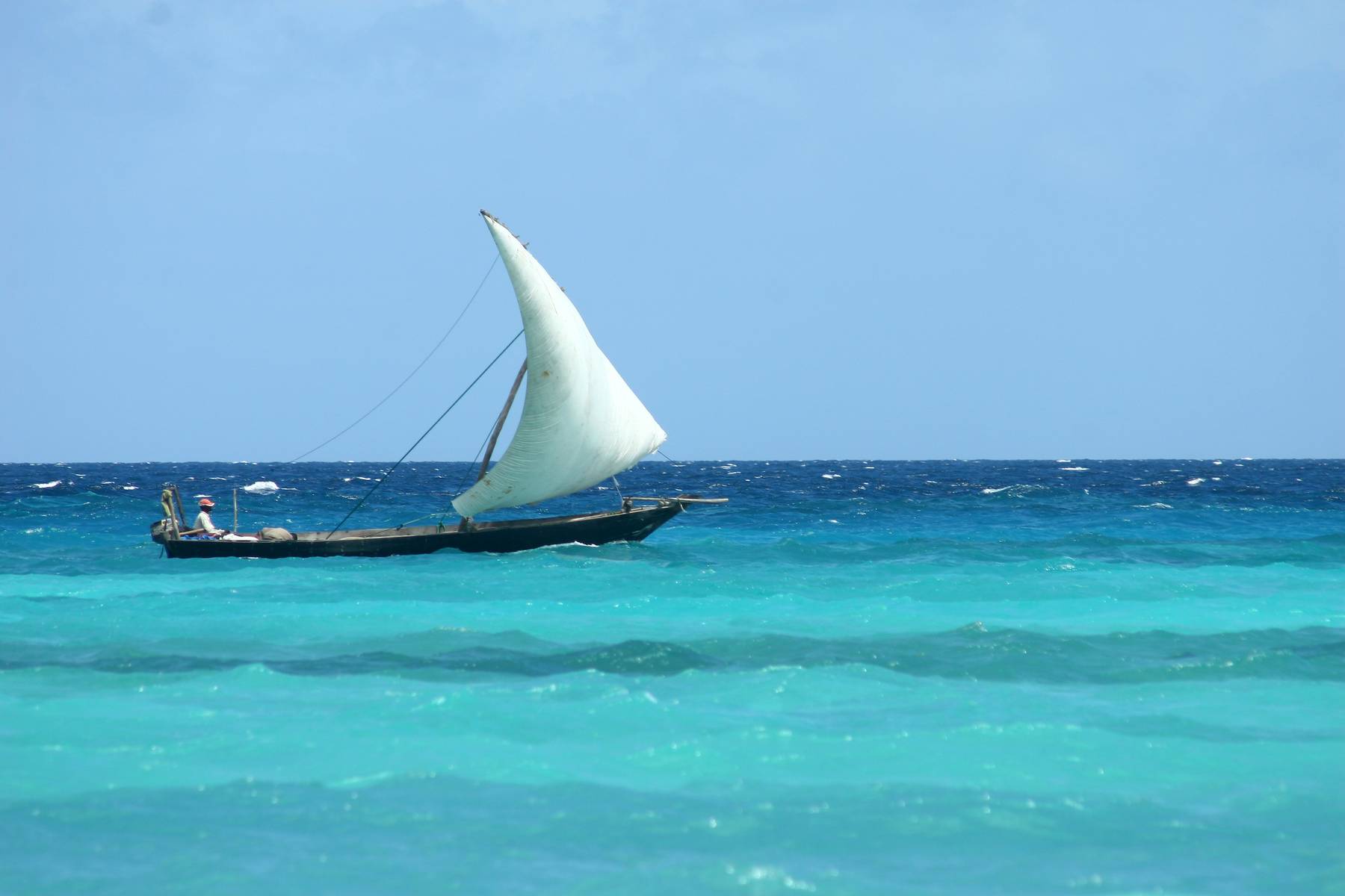 Du seglar med en traditionell dhow