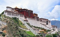 Det magiska Potalapalatset besöker du i Lhasa
