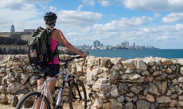 Cykling längs kusten