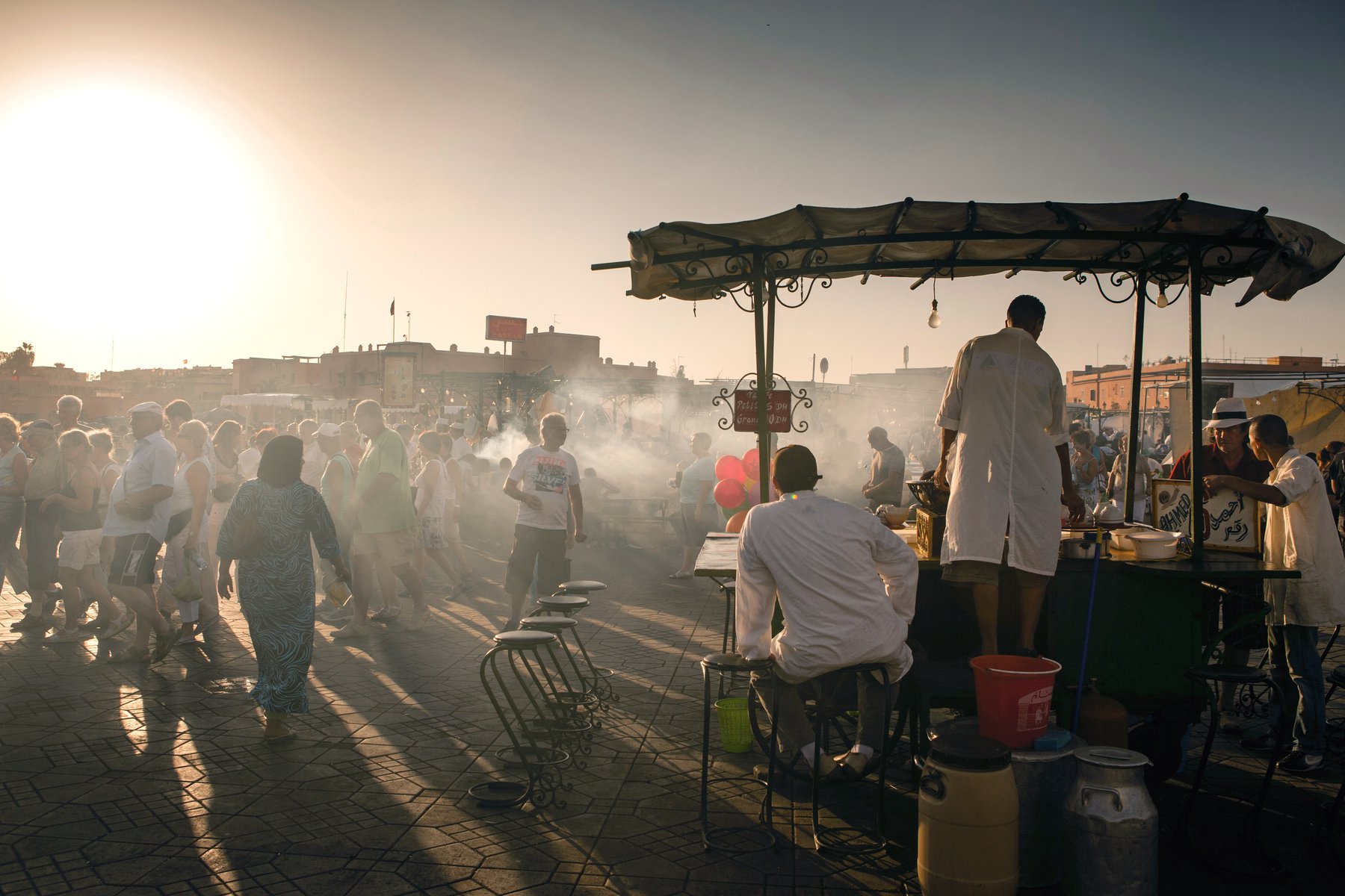 Mytomspunna torget Djemaa el Fnaa