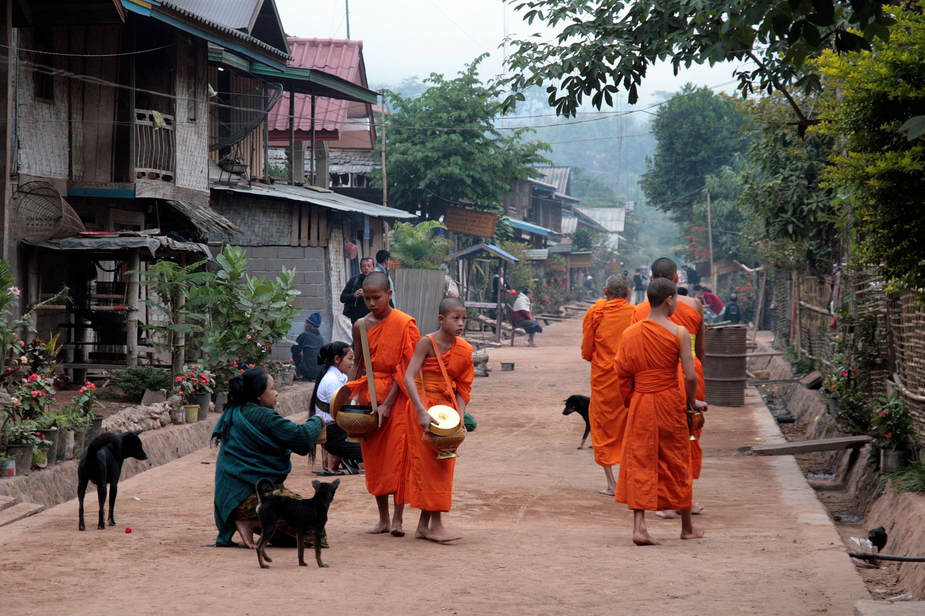 Gatan i byn Muong Ngoi