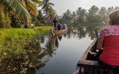 Tidig morgon i Backwaters nära Coconut Palms