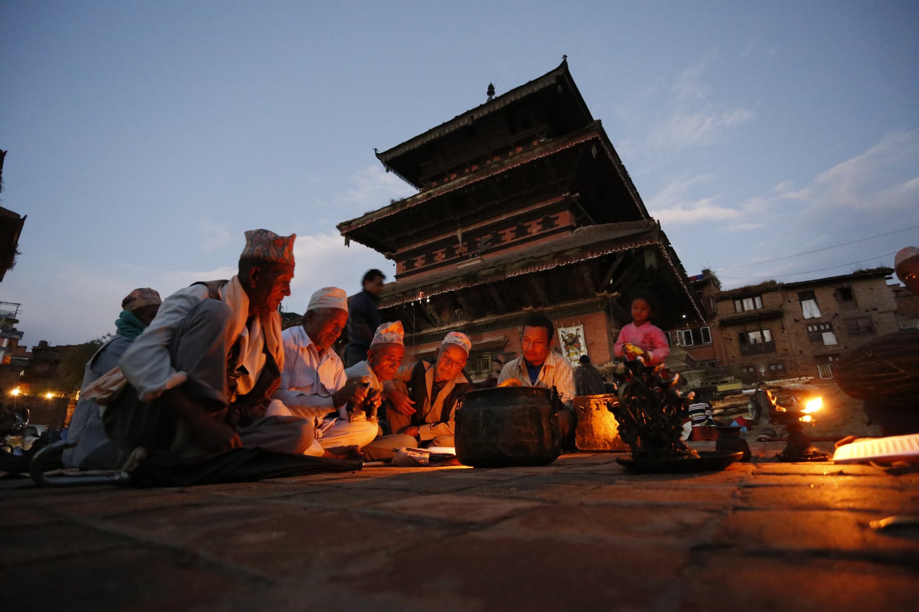 Skymning vid Durbar Square i Bhaktapur