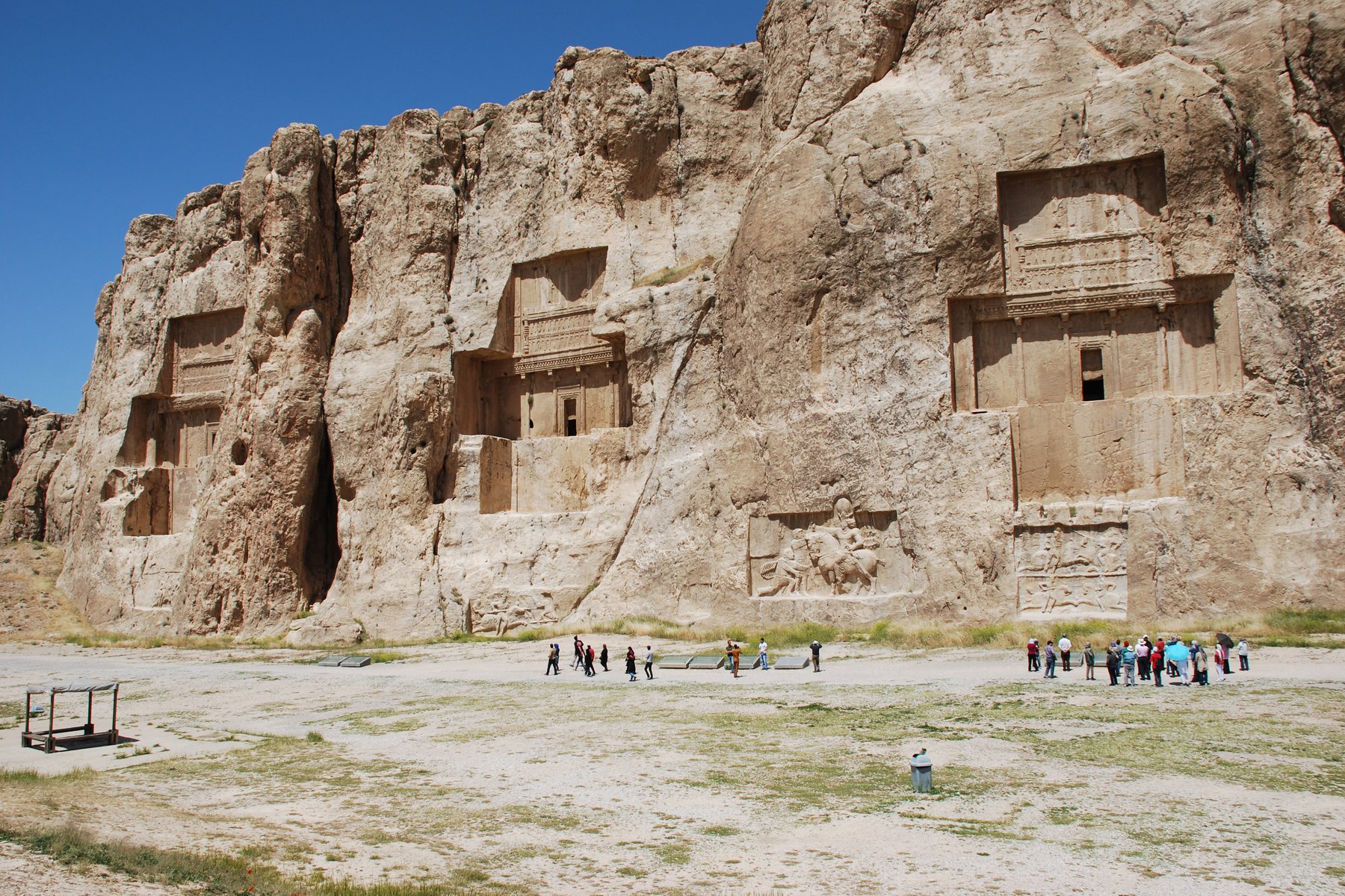 Naqsh-e Rostam, persiska kungarnas gravar, Persepolis