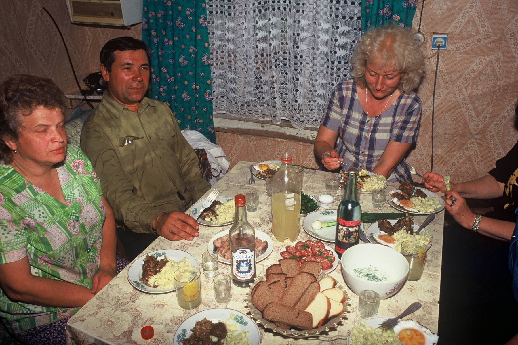 Du bor hos familjer i byarna