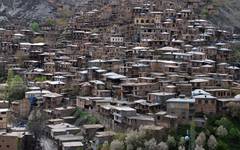 Kang, en fantastisk by med gamla lerhus, utanför Mashad