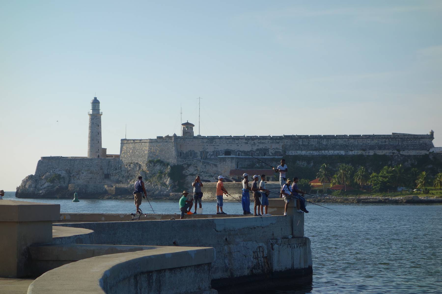 Fiskare längs El Malecon