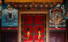 Du besöker många gamla buddhistkloster under vandringen