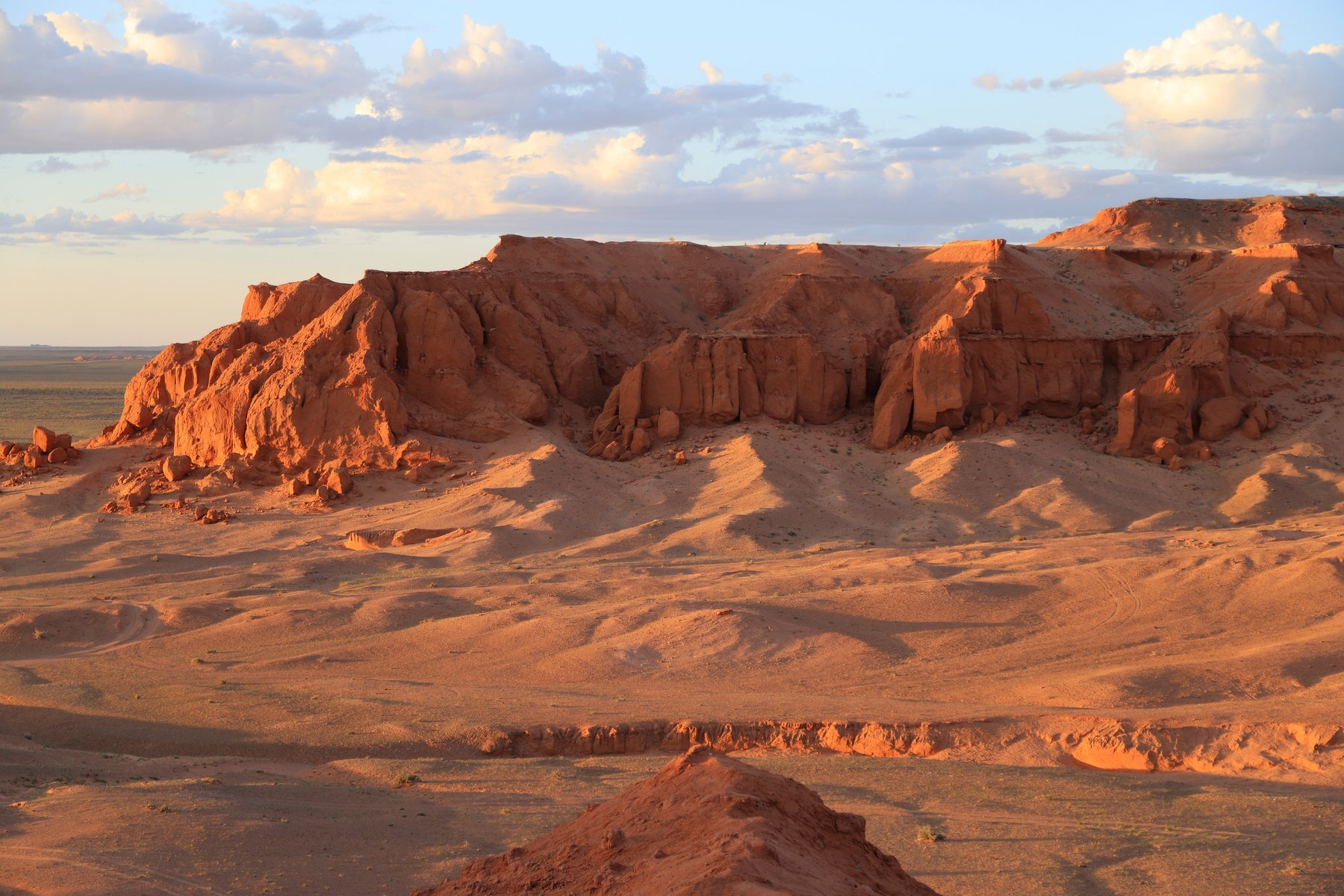Enastående färger vid "Flaming cliffs" vid Bayanzag