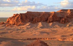Enastående färger vid "Flaming cliffs" vid Bayanzag