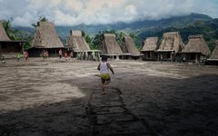 Du besöker Ngadafolkets byar utanför Bajawa