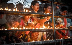 Du besöker ett hinduiskt tempel i Guwahati