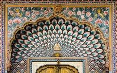 Vackra gamla portar i Jaipur