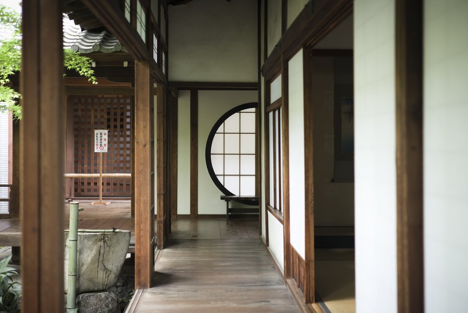 En vacker traditionell byggnad någonstans i Japan