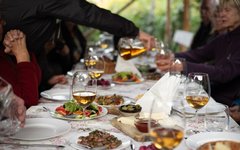 En av flera vinprovningar under denna resa