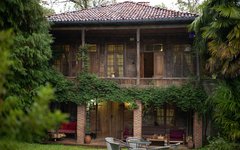 Du övernattar på denna vackra vingården strax utanför Ozurgeti