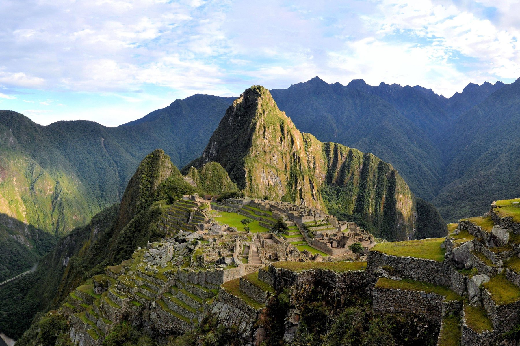 Du utforskar Machu Picchu