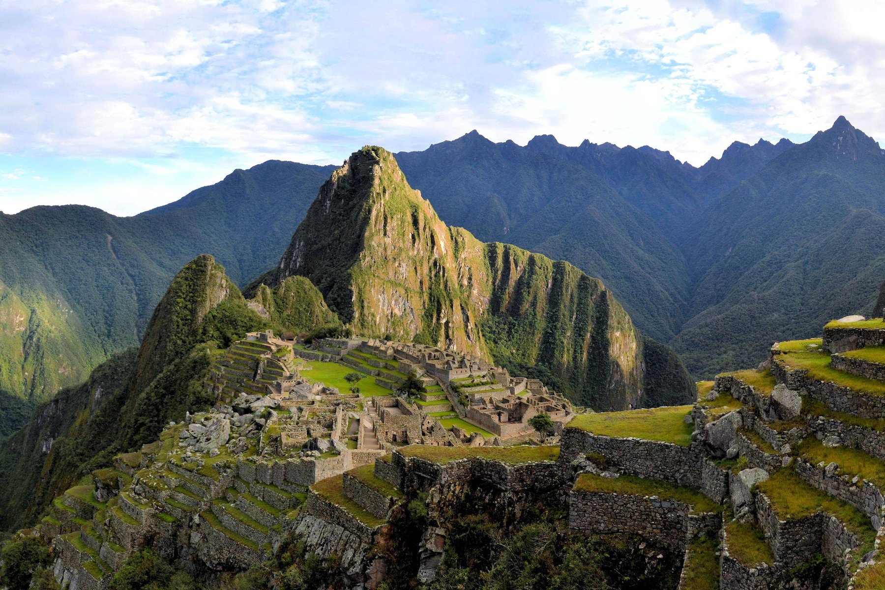 Du utforskar Machu Picchu