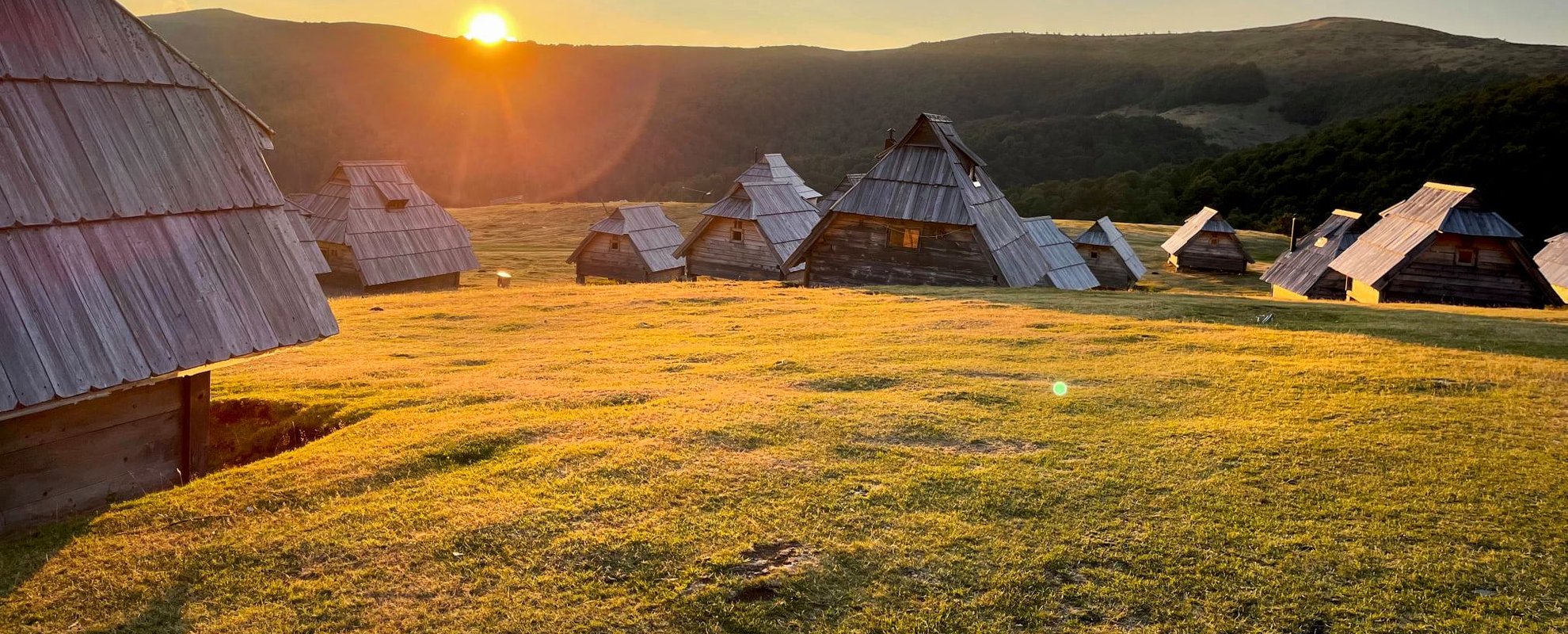 Du övernattar i en katun i Biogradska Gora nationalpark