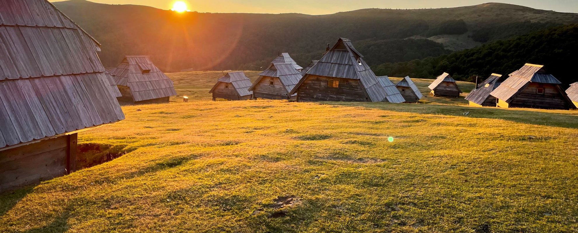 Du övernattar i en katun i Biogradska Gora nationalpark