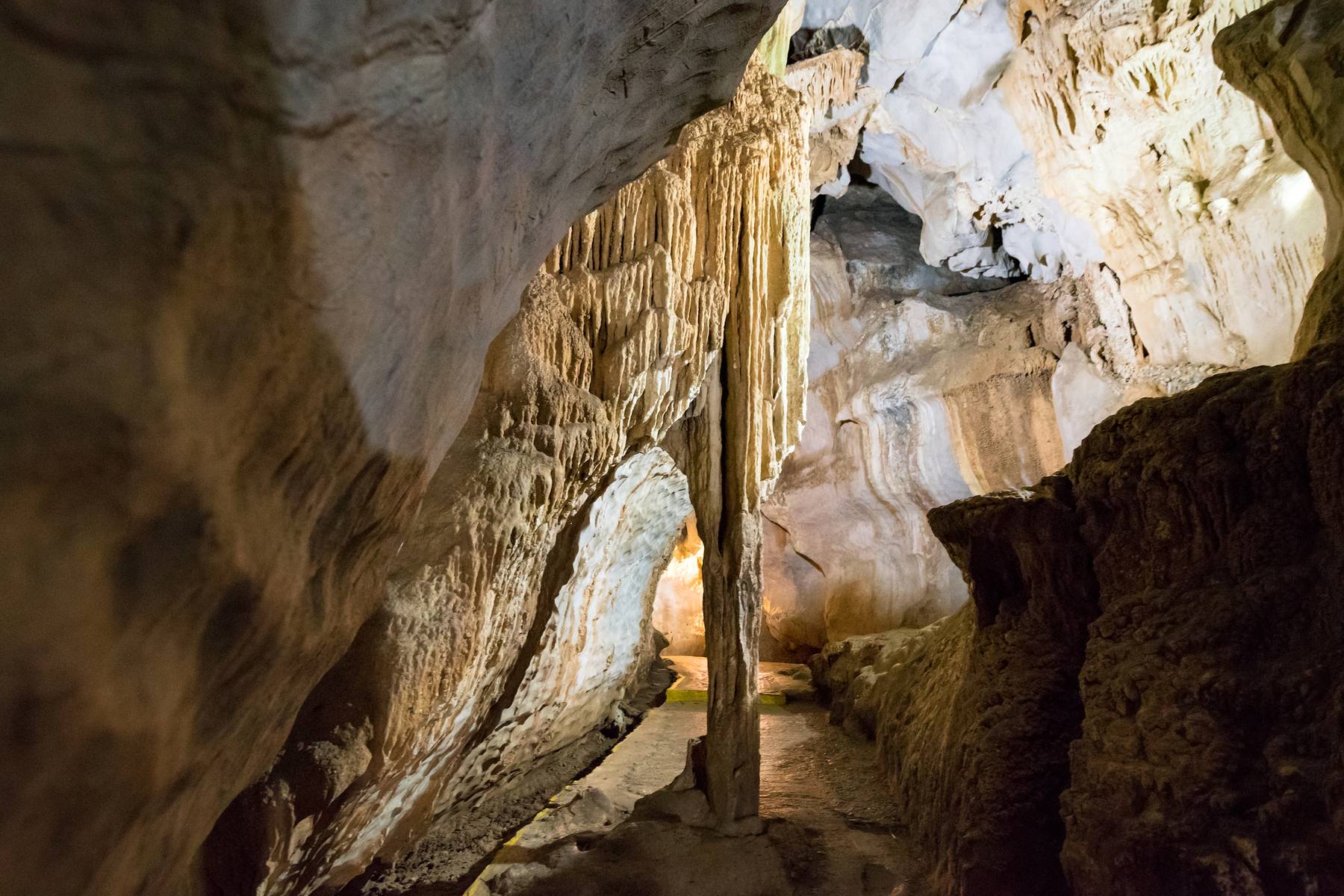 Ni besöker grottan Cueva del Indio