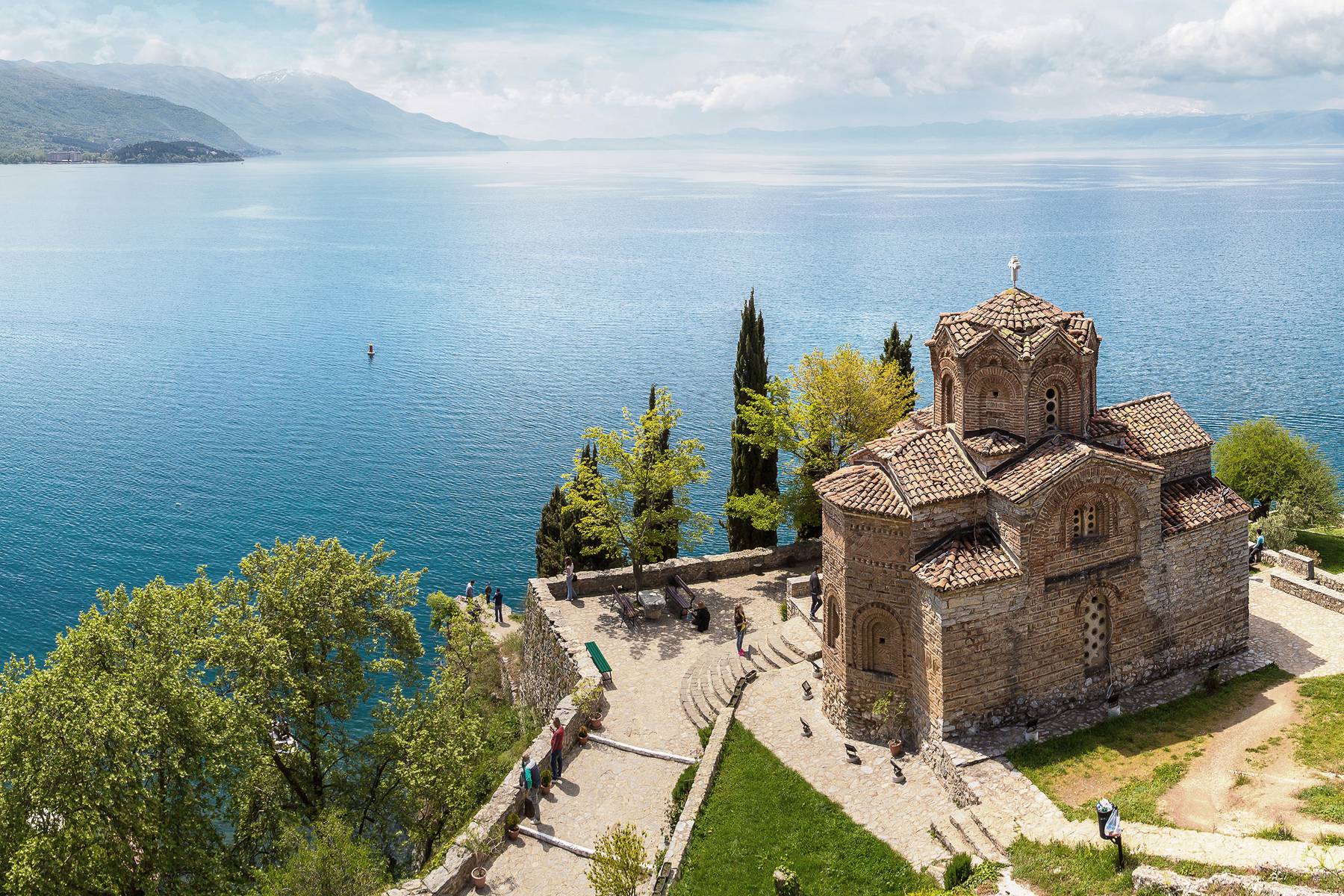 Kyrkan St. Johannes vid Kaneo är vackert belägen vid Ohridsjön