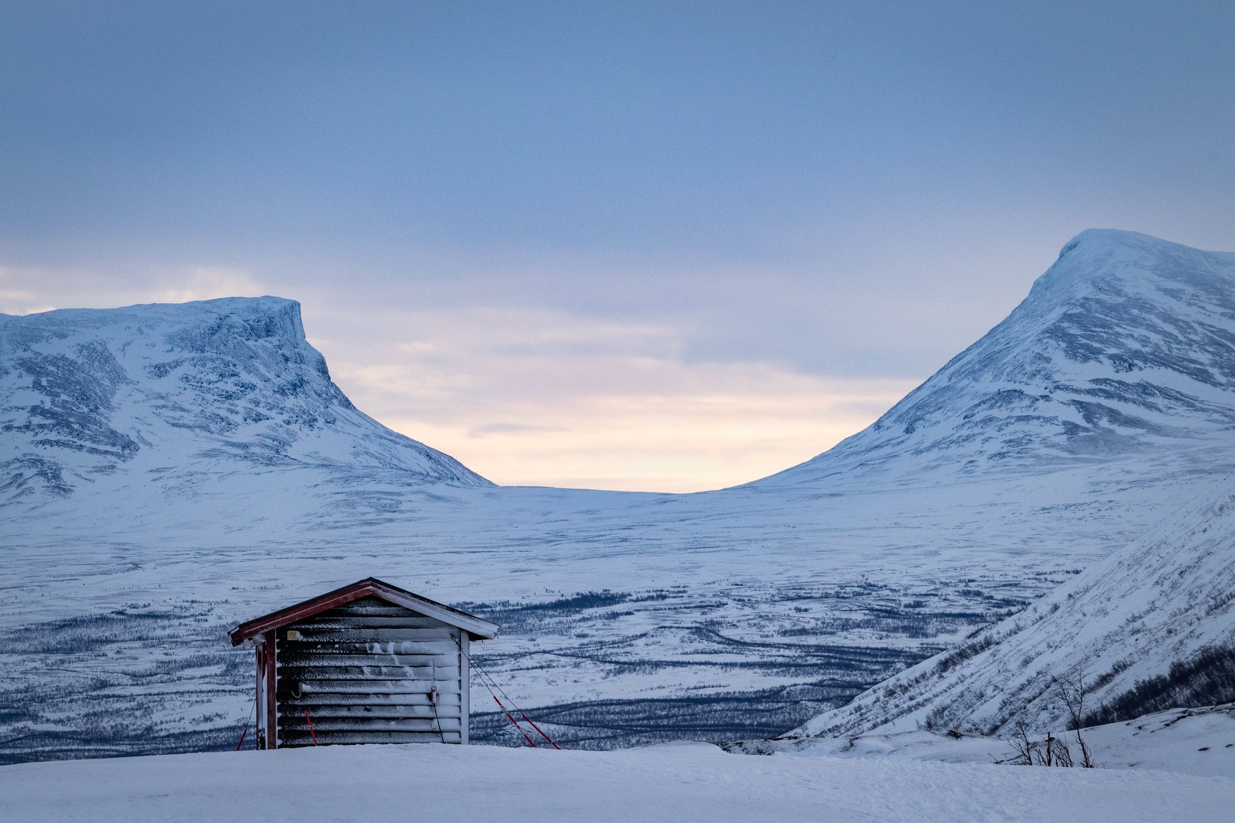 Mäktiga Lapporten blickar du ut över från Abisko